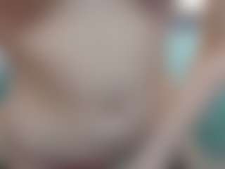 Live cam show with IsauraBrassil - Striptease on liverealitysex.com