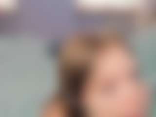 Live cam show with IsauraBrassil - Blonde Hair Petite on sexylive.show