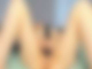 Live cam show with IsauraBrassil - Deepthroat on SinfulBabes