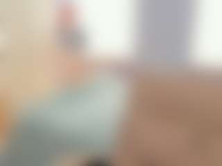 Live cam show with IsauraBrassil - Blonde Hair Petite on livesexfox.com