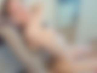 Live cam show with IsauraBrassil - Striptease on liverealitysex.com