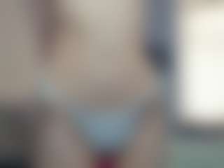 Live cam show with IsauraBrassil - Petite Teen (18+) on StripNow