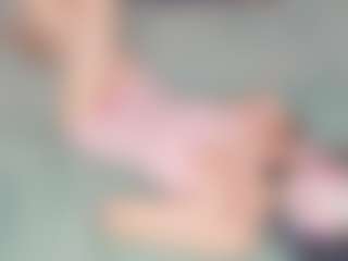 Live cam show with IsauraBrassil - Bedroom on Dolls Live