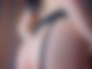 Live cam show with Agnes - Facial Piercings on Milfs Live