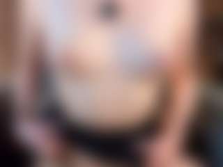 Live cam show with Agnes - Smoking on AdultVida.com