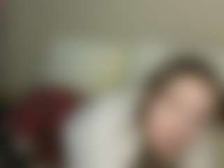 Live cam show with EveliaHeerdt - Bedroom on CamClone