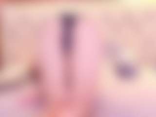 Live cam show with kiara-layla - Nipple Piercings on AdultVida.com