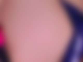 Live cam show with kiara-layla - Moaning on Camsoda