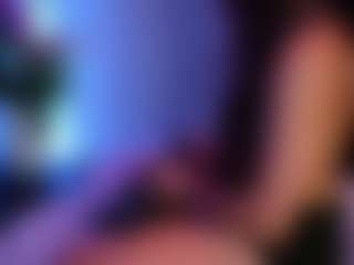 Live cam show with kiara-layla - Eating Pussy on EXY