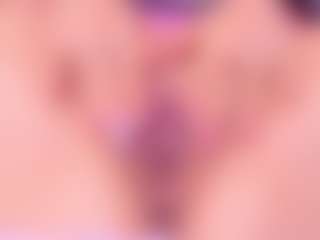 Live cam show with kiara-layla - Moaning on CamClone