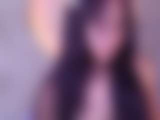 Live cam show with kiara-layla - Tease Brown Hair on Camsoda