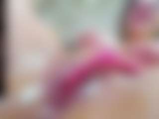 Live cam show with Yanisa23 - Flashing on madthumbs