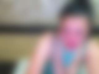 Live cam show with Yanisa23 - Living Room on SmokeAndPoke