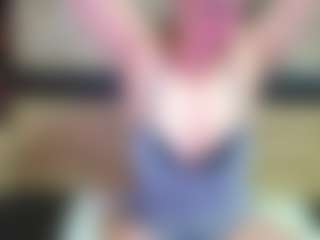 Live cam show with Yanisa23 - Smoking on CamClone