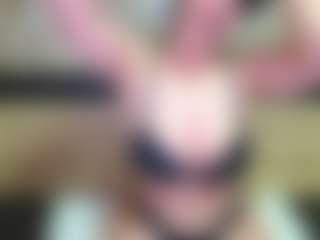 Live cam show with Yanisa23 - Hidden Cam on Uber Horny