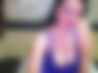 Live cam show with Yanisa23 - Smoking on Camsoda