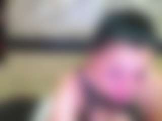 Live cam show with Yanisa23 - Smoking on Dare Cams
