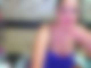 Live cam show with Yanisa23 - Smoking on Dolls Live
