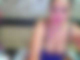 Live cam show with Yanisa23 - Hidden Cam on Uber Horny