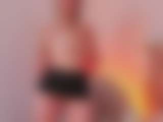Live cam show with AnnieBluee - Public on luckytryst.com