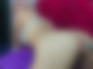 Live cam show with ArianaFire - Skinny on Camsoda