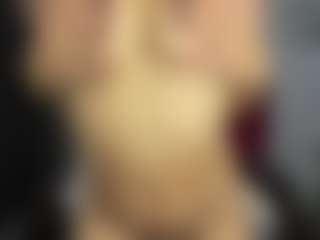 Live cam show with ArianaFire - Smoking on livesuperchat.net