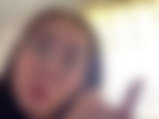 Live cam show with BrielleKane - Granny on hrnylive.com