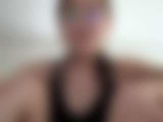 Live cam show with BrielleKane - Granny Squirt on liverealitysex.com