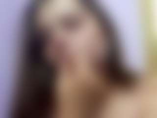 Live cam show with EvelinRonan - Ball Sucking on AdultVida.com