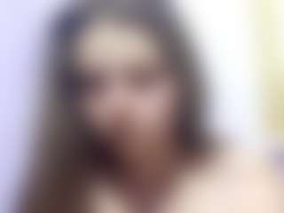 Live cam show with EvelinRonan - Nipple Piercings on AdultVida.com