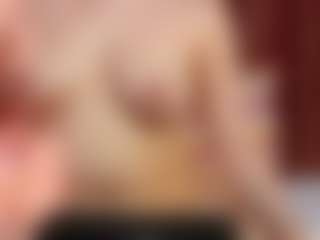 Live cam show with KittyLissa - Striptease on Camsoda