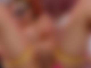 Live cam show with KittyLissa - Striptease on Milfs Live