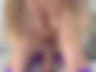 Live cam show with LanaLee - Fingers on Camming Site
