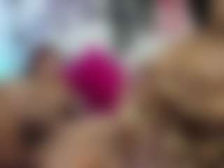 Live cam show with royaltemptaation - Tease on Soda Cam