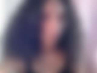 Live cam show with Annie - Facial Piercings on AdultVida.com