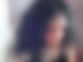 Live cam show with Annie - Facial Piercings on Milfs Live