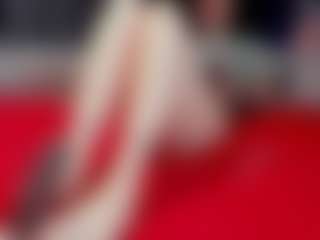 Live cam show with Sara - Red Hair on StripNow