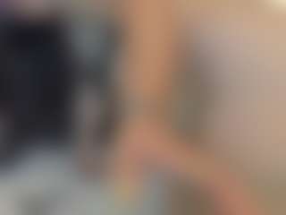 Live cam show with AlissBloom - Brown Hair on PervPlay.com