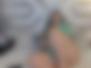 Live cam show with AlissBloom - Brown Hair on Fit Hotties