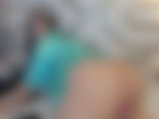 Live cam show with AlissBloom - Small Tits on camtv