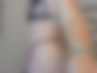 Live cam show with AlissBloom - Tease on instabang
