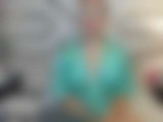 Live cam show with AlissBloom - Brown Eyes on Latina Girls