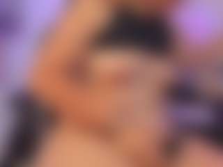 Live cam show with AlissBloom - Camel Toe on milfzrlive.com