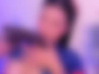 Live cam show with EMMAA-WALTON - Curvy Teen (18+) on CamClone