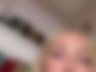 Live cam show with Liz566 - MILF on alttransgirls