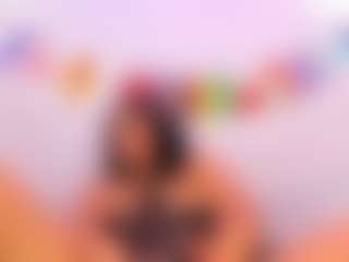 Live cam show with CamilleWest - Average on SxyPornLive