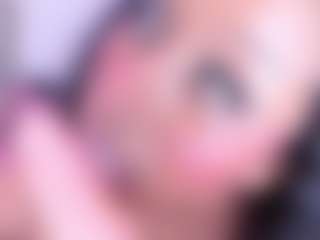 Live cam show with CamilleWest - Ebony Petite on Gym Cam Girls