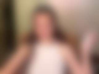 Live cam show with DianeCare - Green Eyes on googirlz