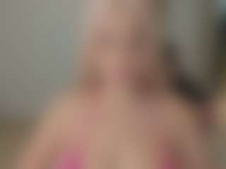 Live cam show with IrinaSiilver - Brown Hair on CamwithHer