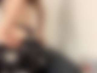 Live cam show with IsadoraCassard - Granny on Mixed Magazine Live